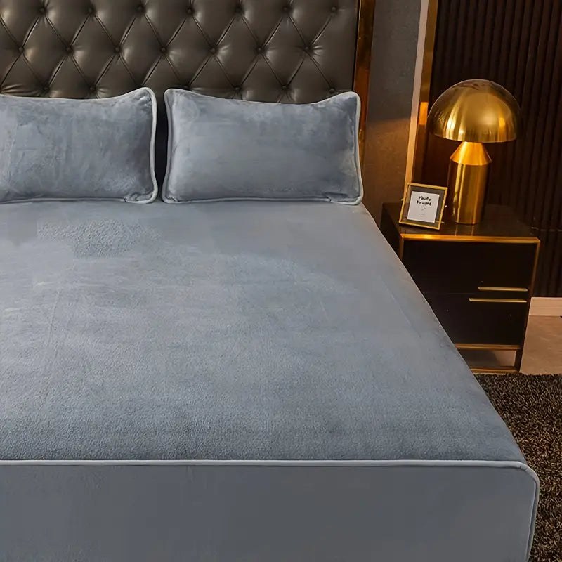 Luxurious Milk Fleece Queen Fitted Sheet - Cozy Grey