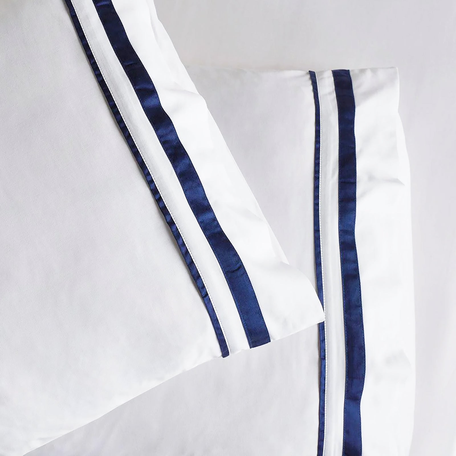 Cloud 1000 TC Egyptian Cotton White Navy Split King Sheet sets by Renee Taylor-2